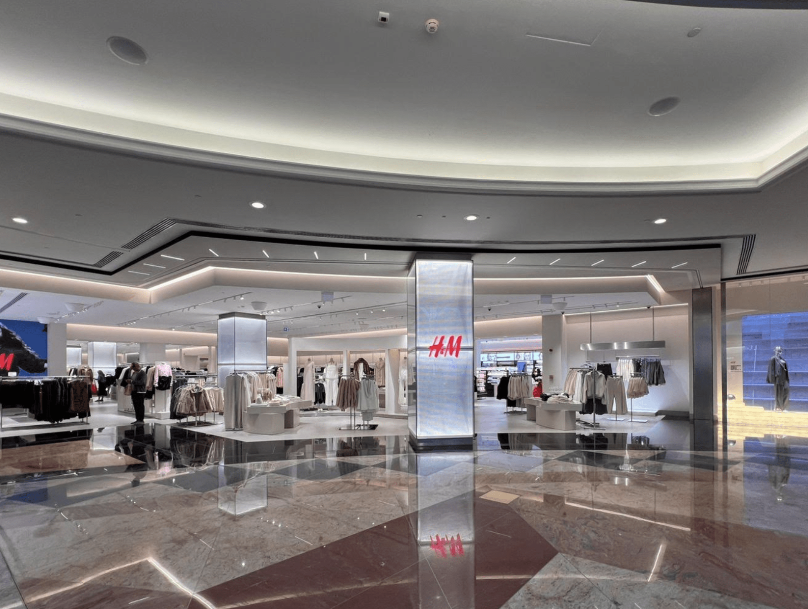 Mall of the Emirates Welcomes 100 New Stores and Spaces